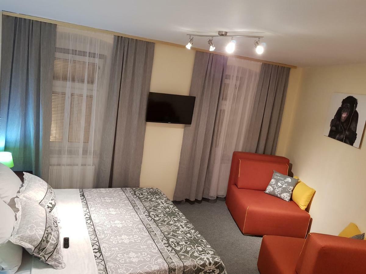 Elg Rooms Postojna Exterior foto